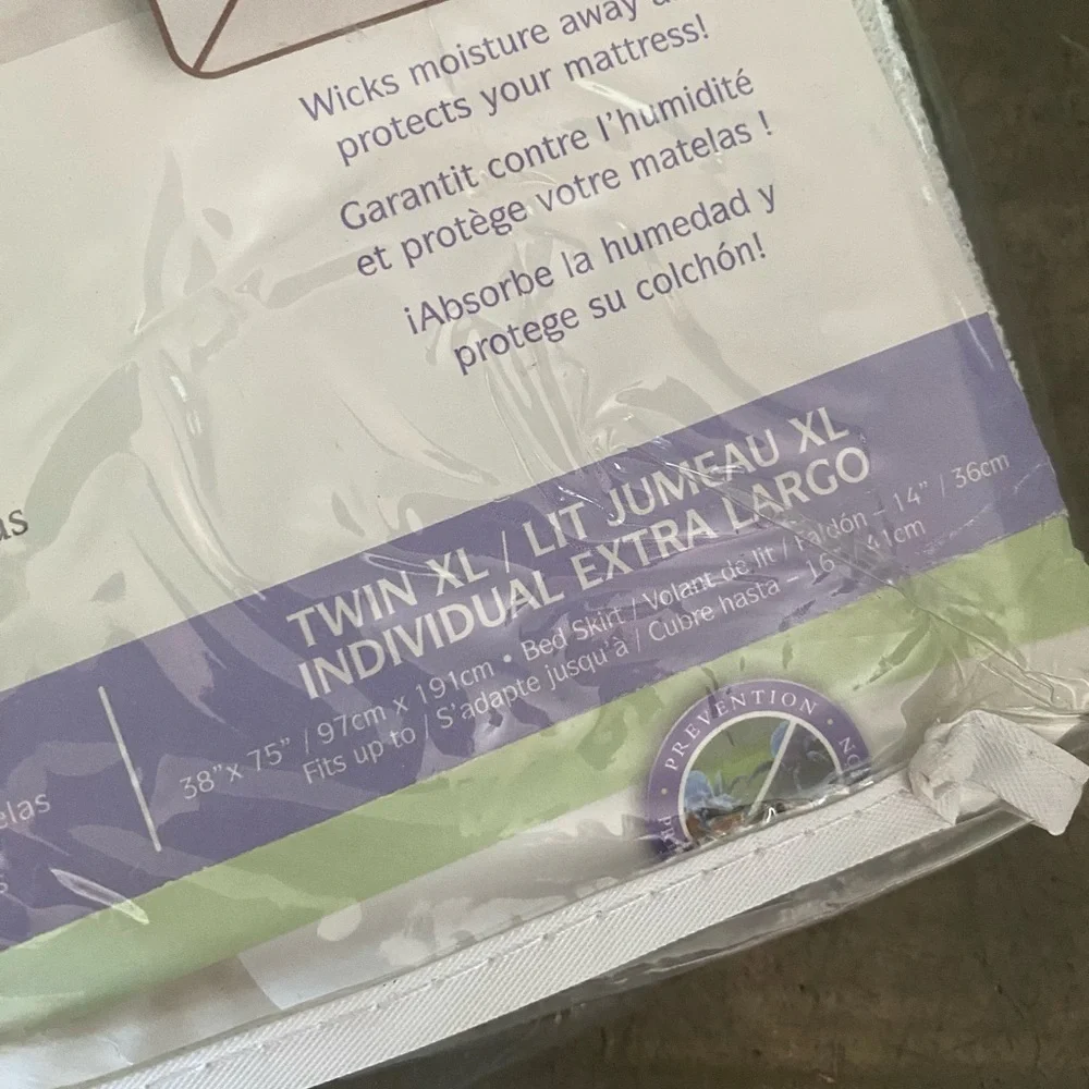 NWT- PROTECT-A-BED! Perfect size for college dorms &/or any twin XL mattress!!